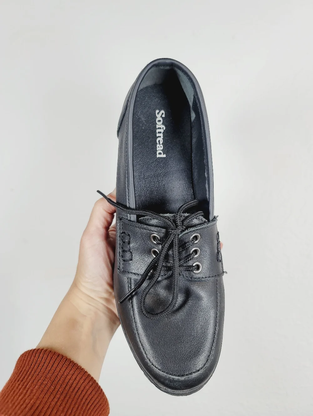 Softreads Classic Black Leather Lace-Up Women’s Loafers, Size 9
